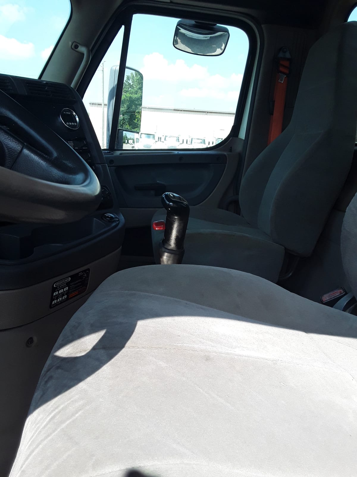 2015 Freightliner/Mercedes CASCADIA 125 640048