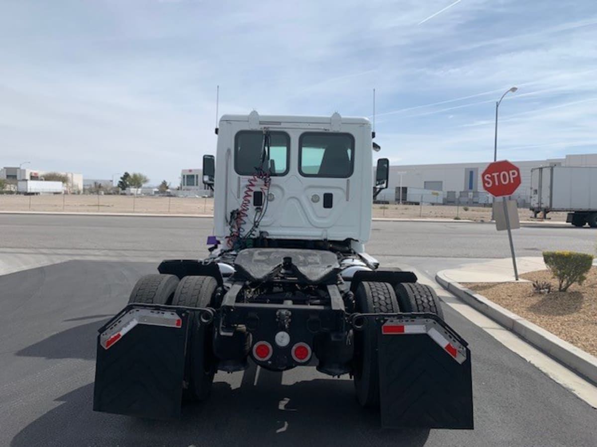 2015 Freightliner/Mercedes CASCADIA 113 640238