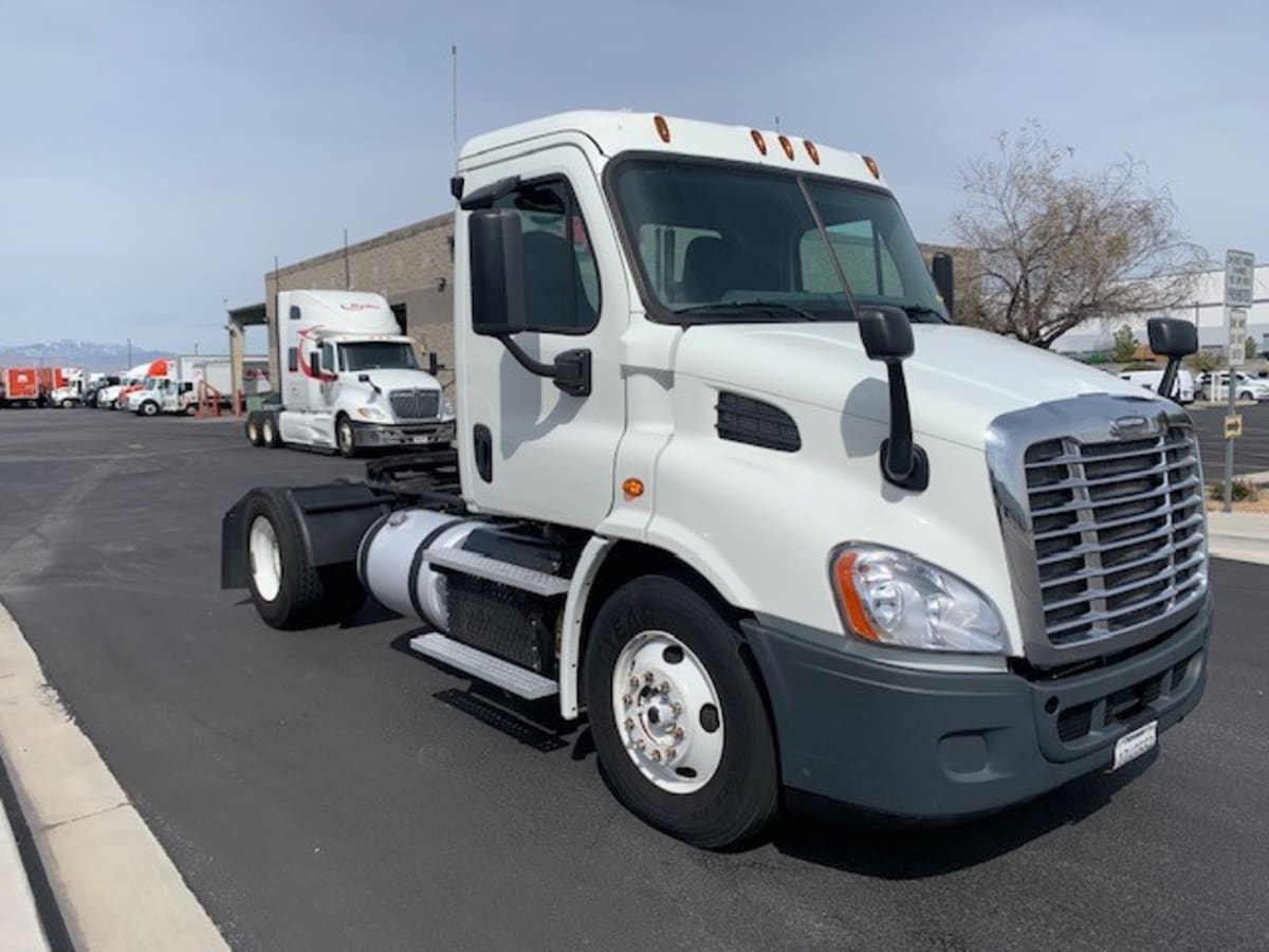 2015 Freightliner/Mercedes CASCADIA 113 640238