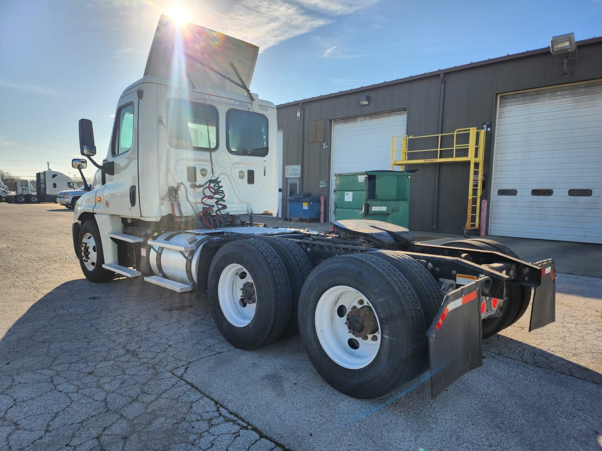 2015 Freightliner/Mercedes CASCADIA 125 640260