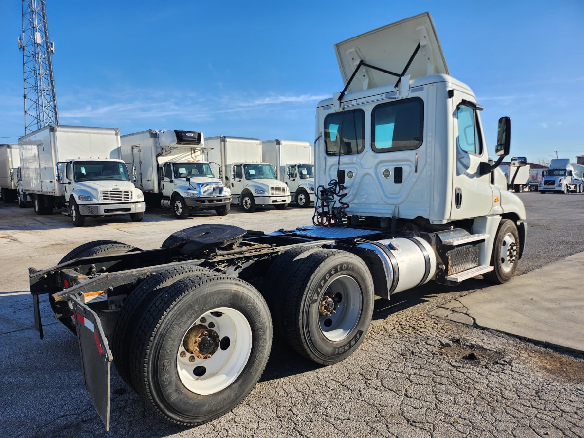 2015 Freightliner/Mercedes CASCADIA 125 640260