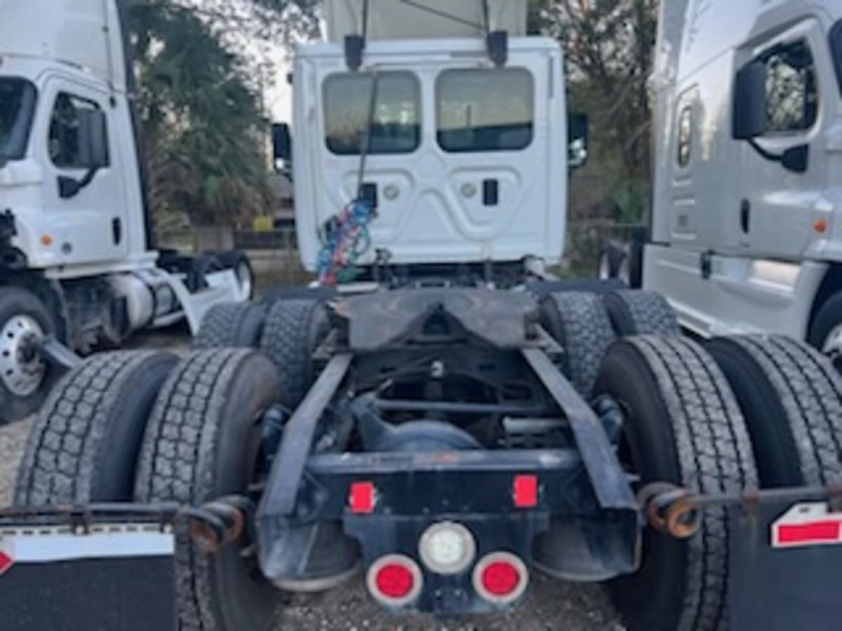 2015 Freightliner/Mercedes CASCADIA 125 640681