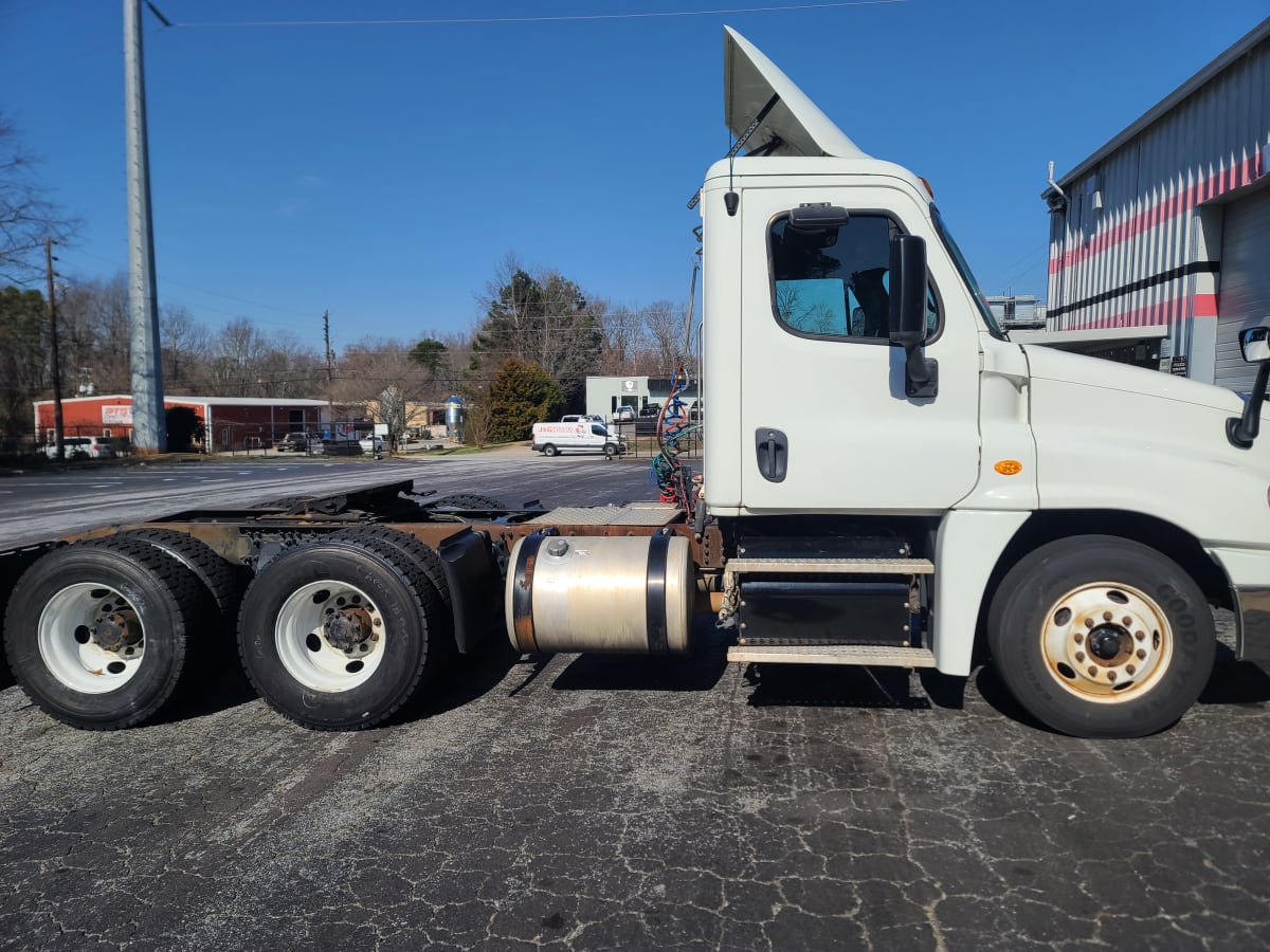 2015 Freightliner/Mercedes CASCADIA 125 640689