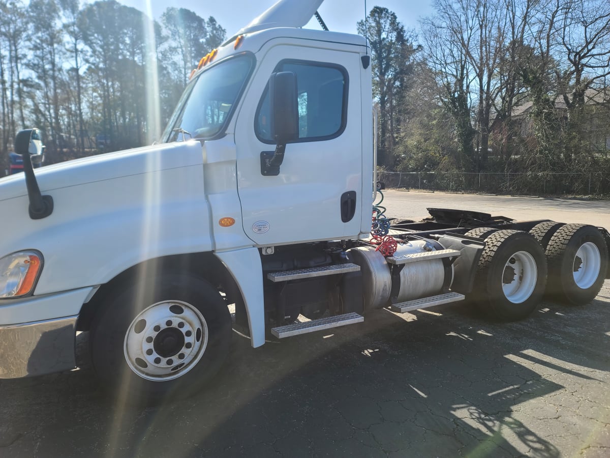 2015 Freightliner/Mercedes CASCADIA 125 640689