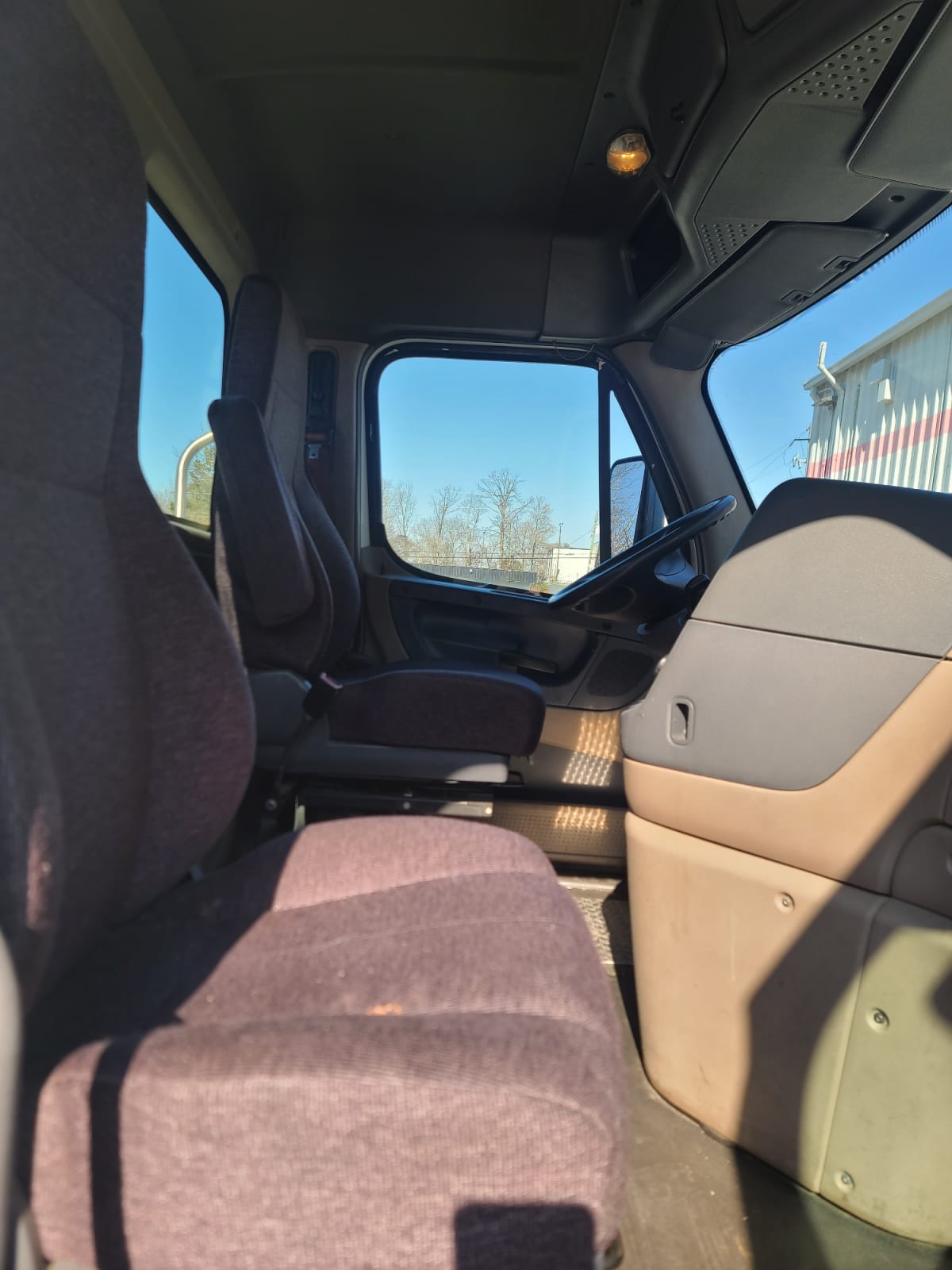 2015 Freightliner/Mercedes CASCADIA 125 640689