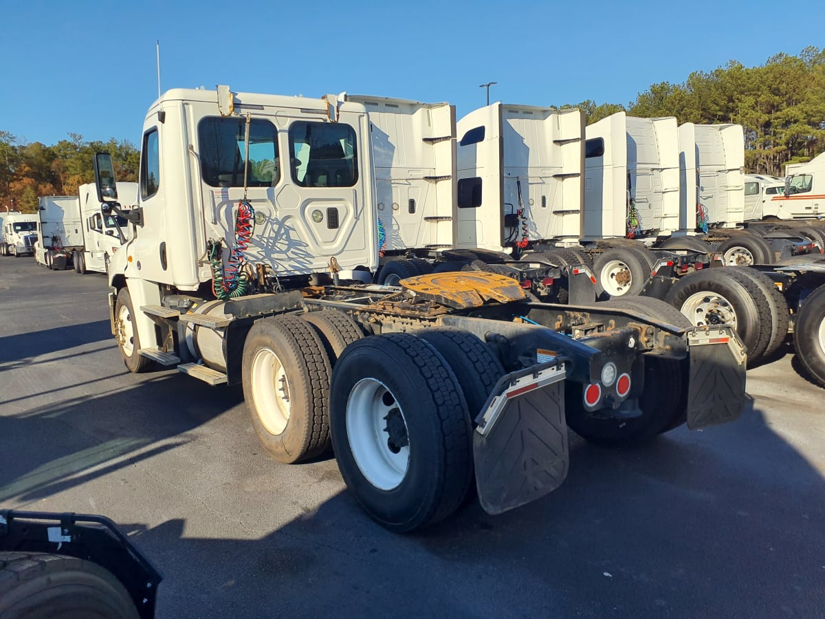 2015 Freightliner/Mercedes CASCADIA 125 640690