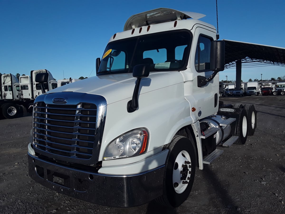 2015 Freightliner/Mercedes CASCADIA 125 640695