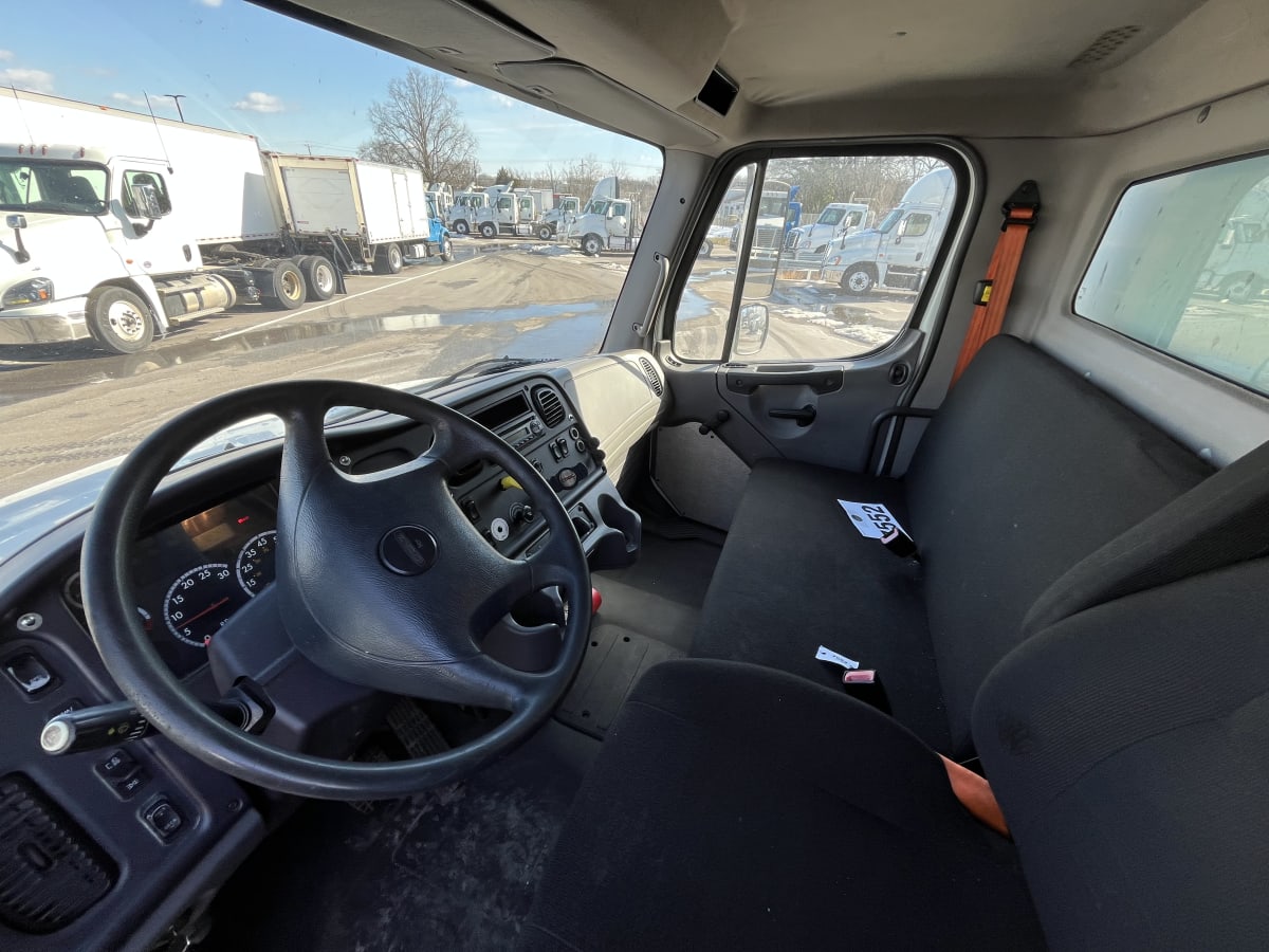 2015 Freightliner/Mercedes M2 106 640753