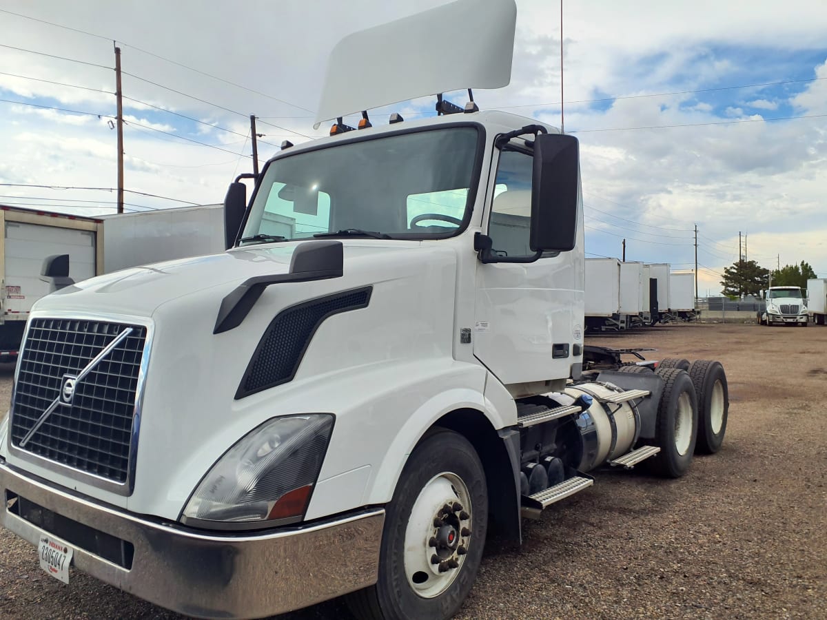 2015 Volvo VNL64TRACTOR 640784