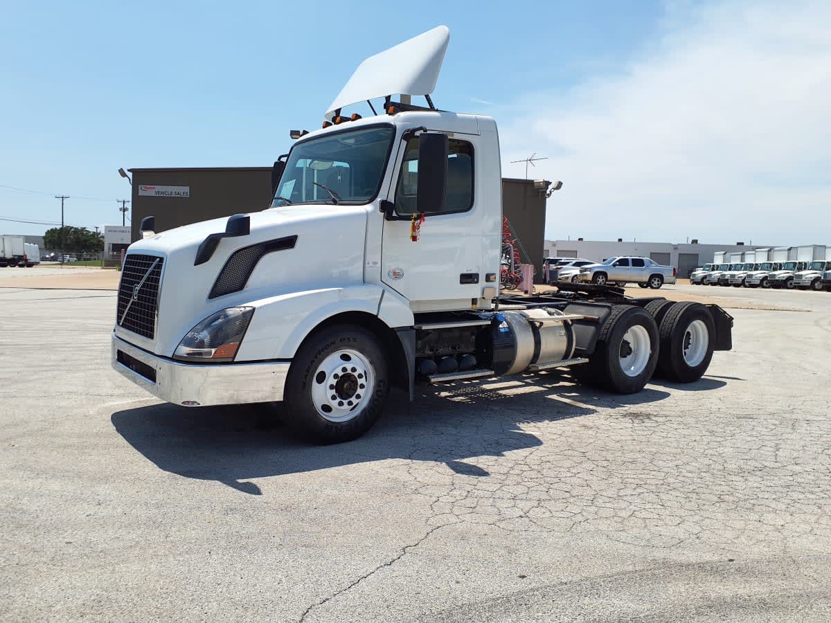 2015 Volvo VNL64T 640795