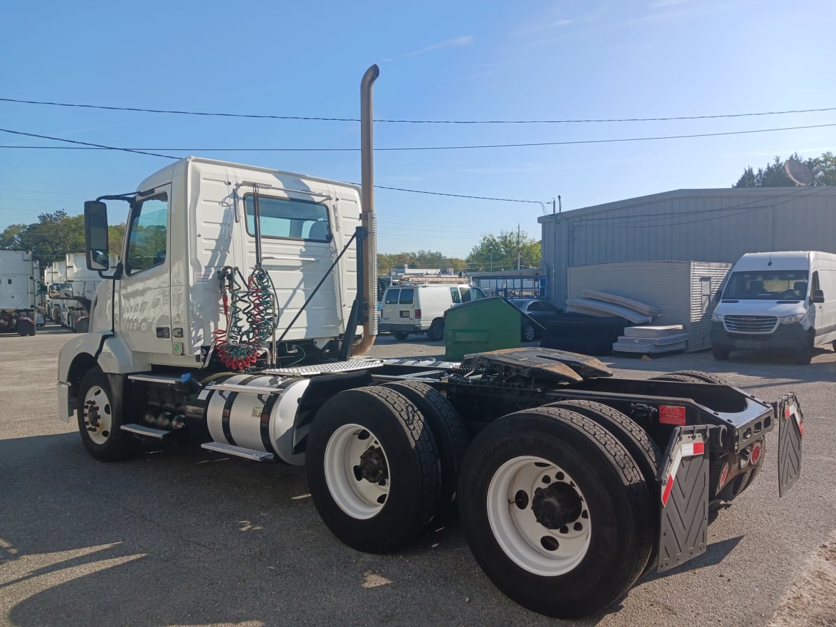 2015 Volvo VNL64TRACTOR 640806