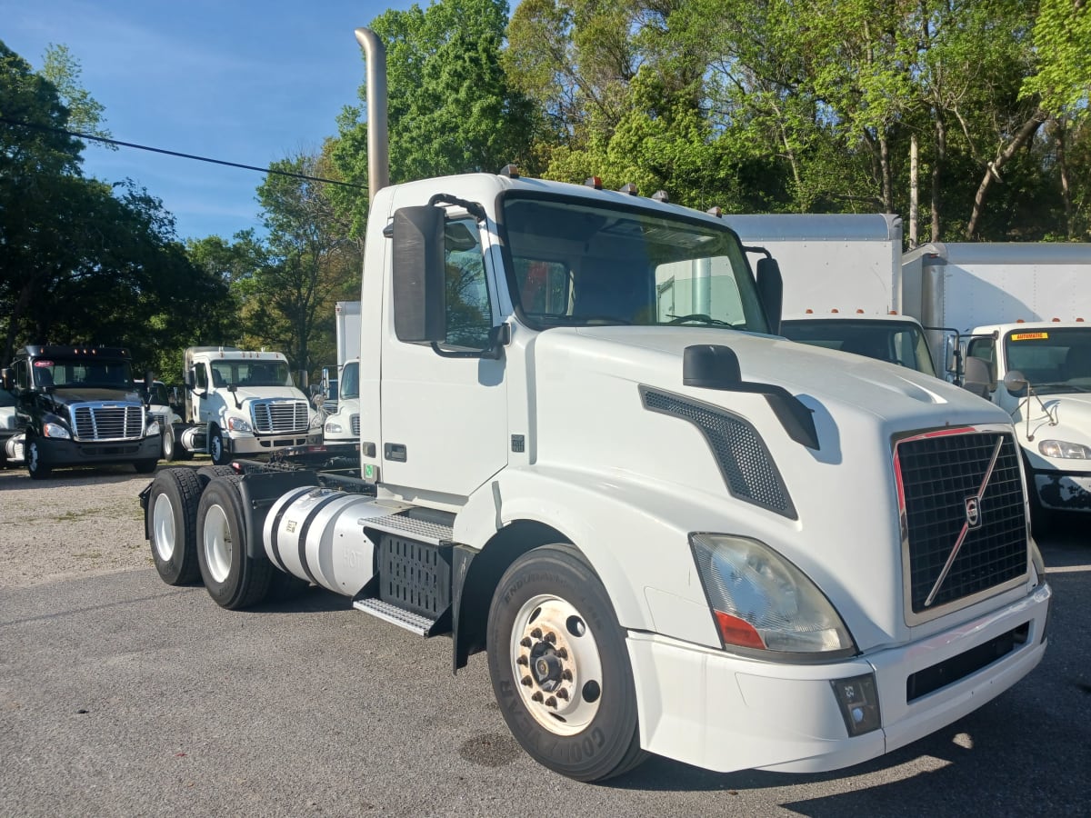 2015 Volvo VNL64TRACTOR 640806