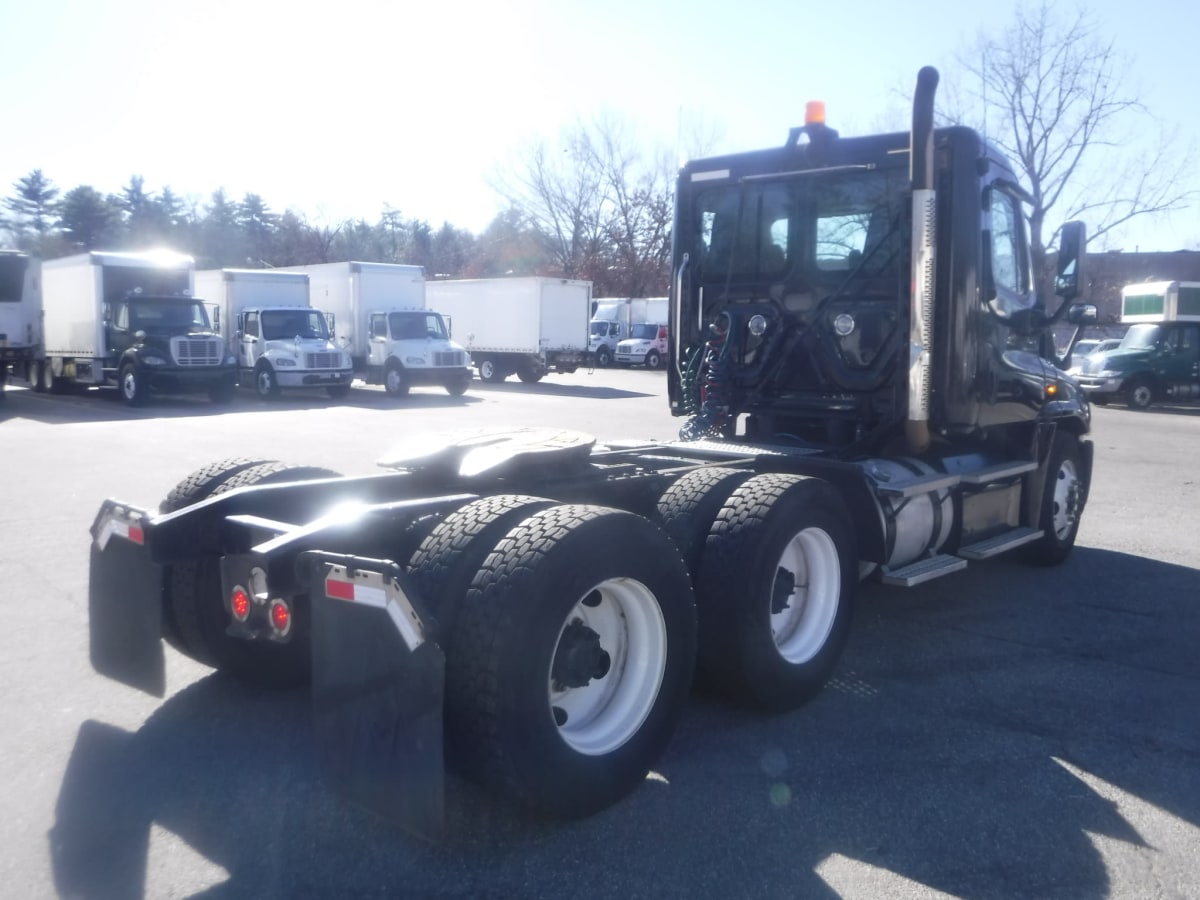 2015 Freightliner/Mercedes CASCADIA 125 640888
