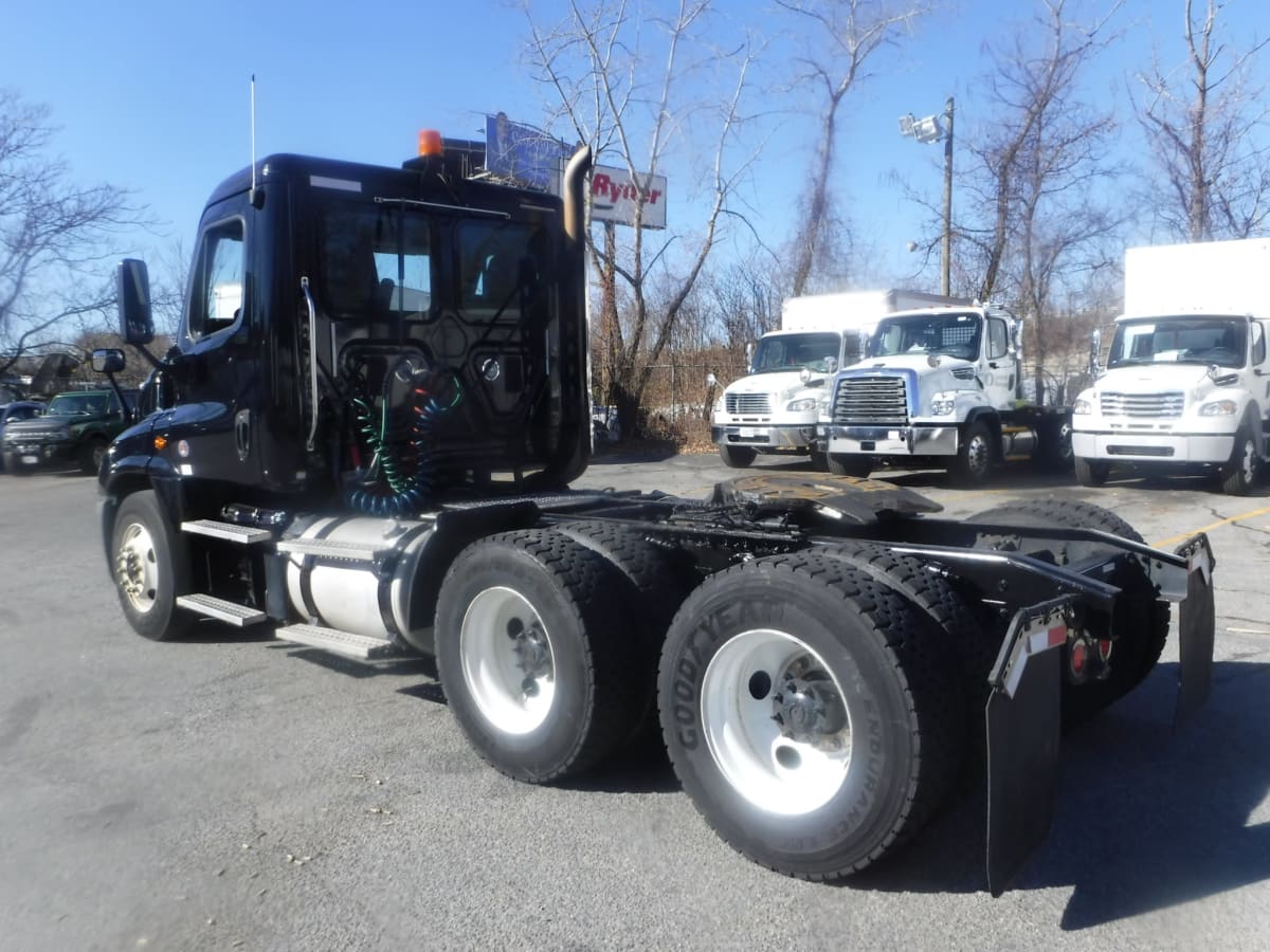 2015 Freightliner/Mercedes CASCADIA 125 640888