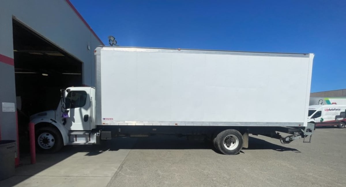 2015 Freightliner/Mercedes M2 106 640955