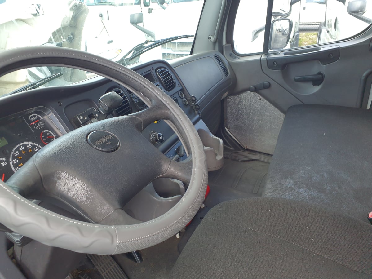 2015 Freightliner/Mercedes M2 106 641015