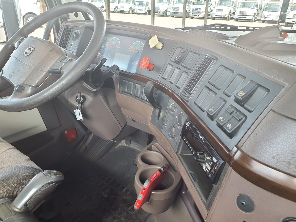 2015 Volvo VNL64TRACTOR 642527