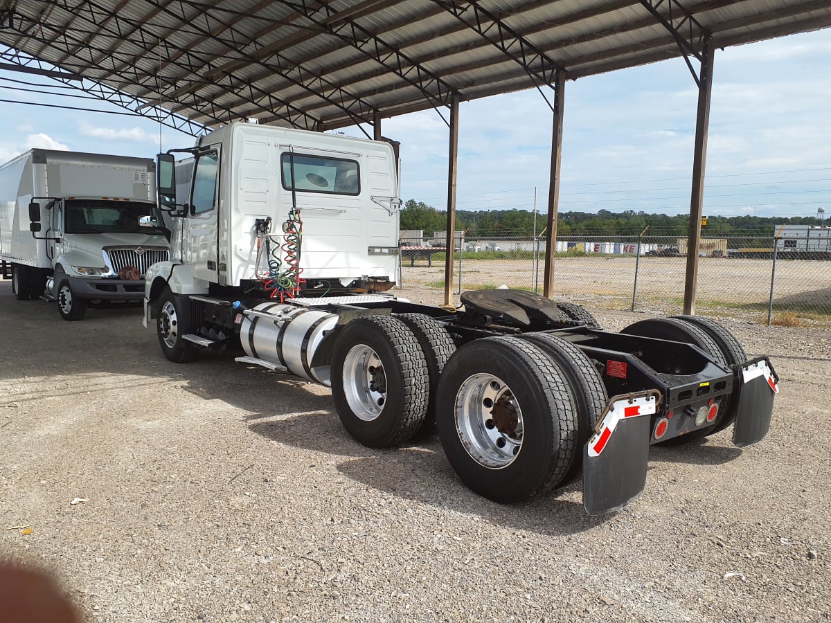 2015 Volvo VNL64TRACTOR 642527