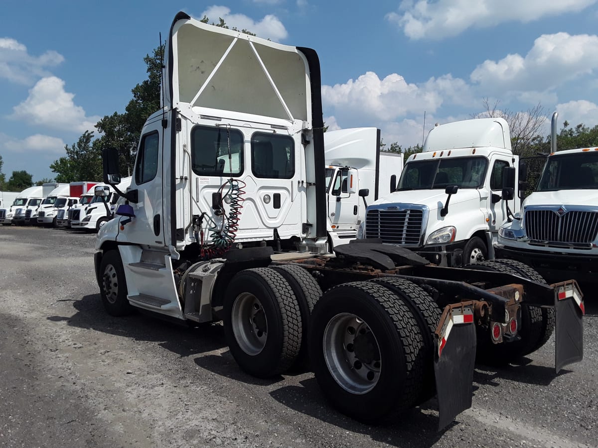 2015 Freightliner/Mercedes CASCADIA 125 642739