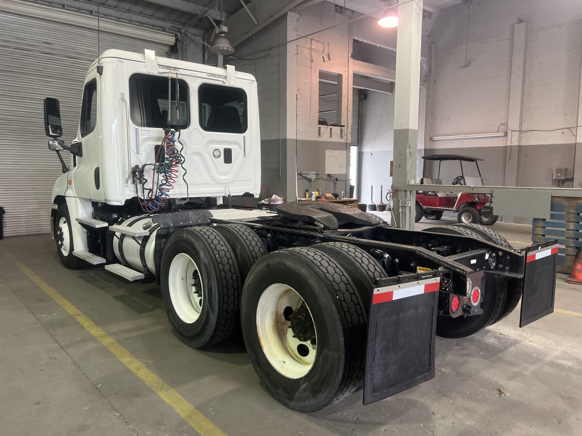 2016 Freightliner/Mercedes CASCADIA 125 643374