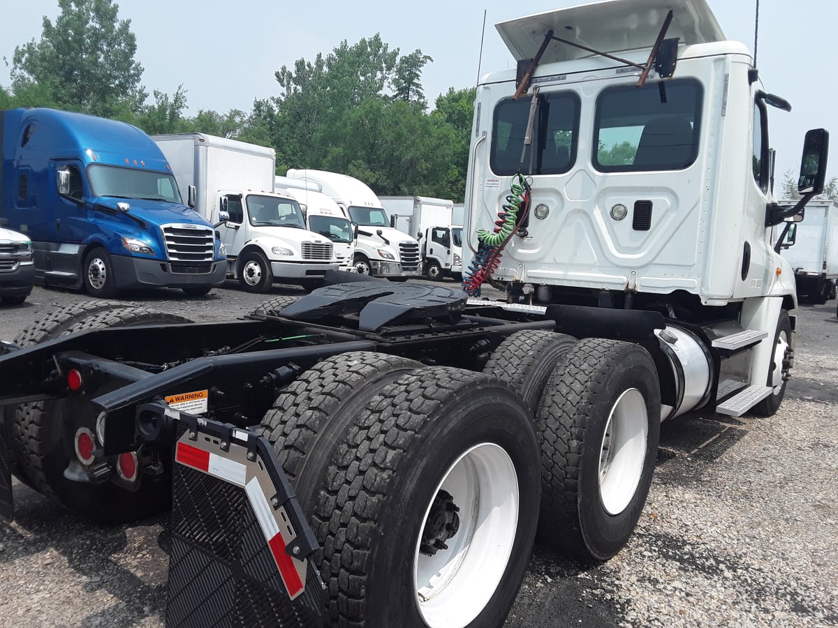 2016 Freightliner/Mercedes CASCADIA 125 643398