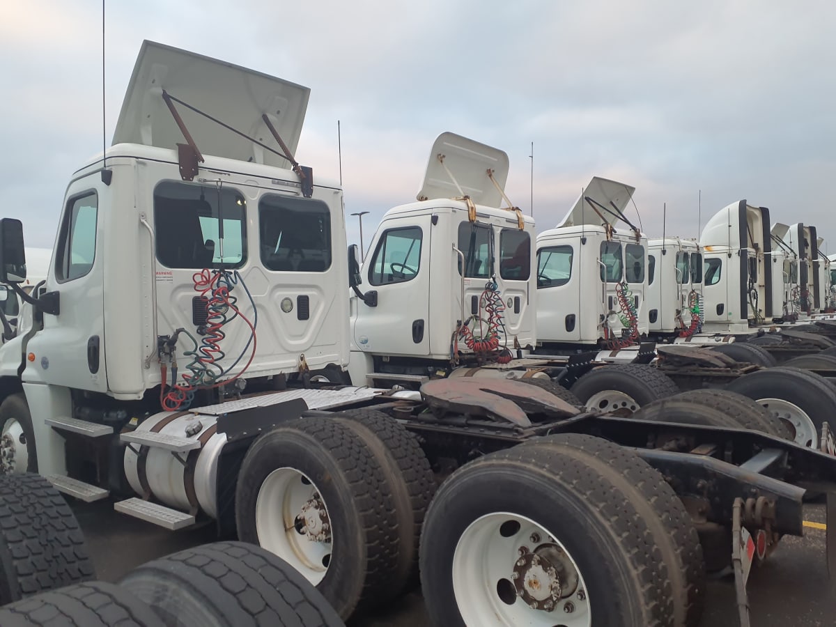 2016 Freightliner/Mercedes CASCADIA 125 643399