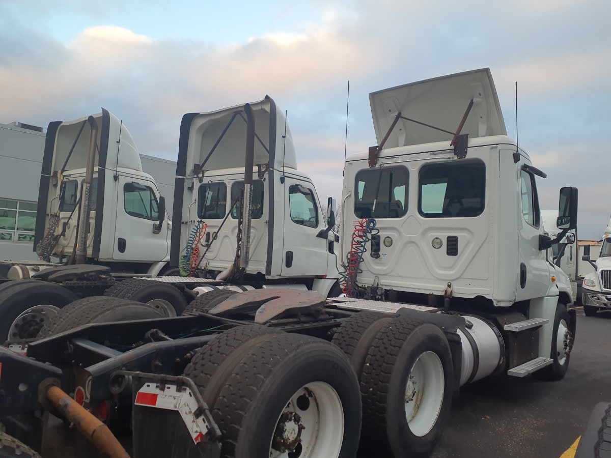 2016 Freightliner/Mercedes CASCADIA 125 643399