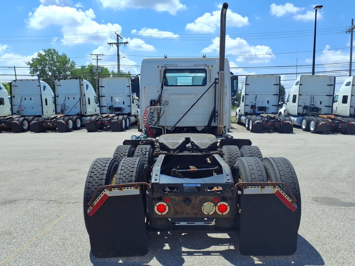 2016 Volvo VNL 860 in Cleveland, OH — photo 5