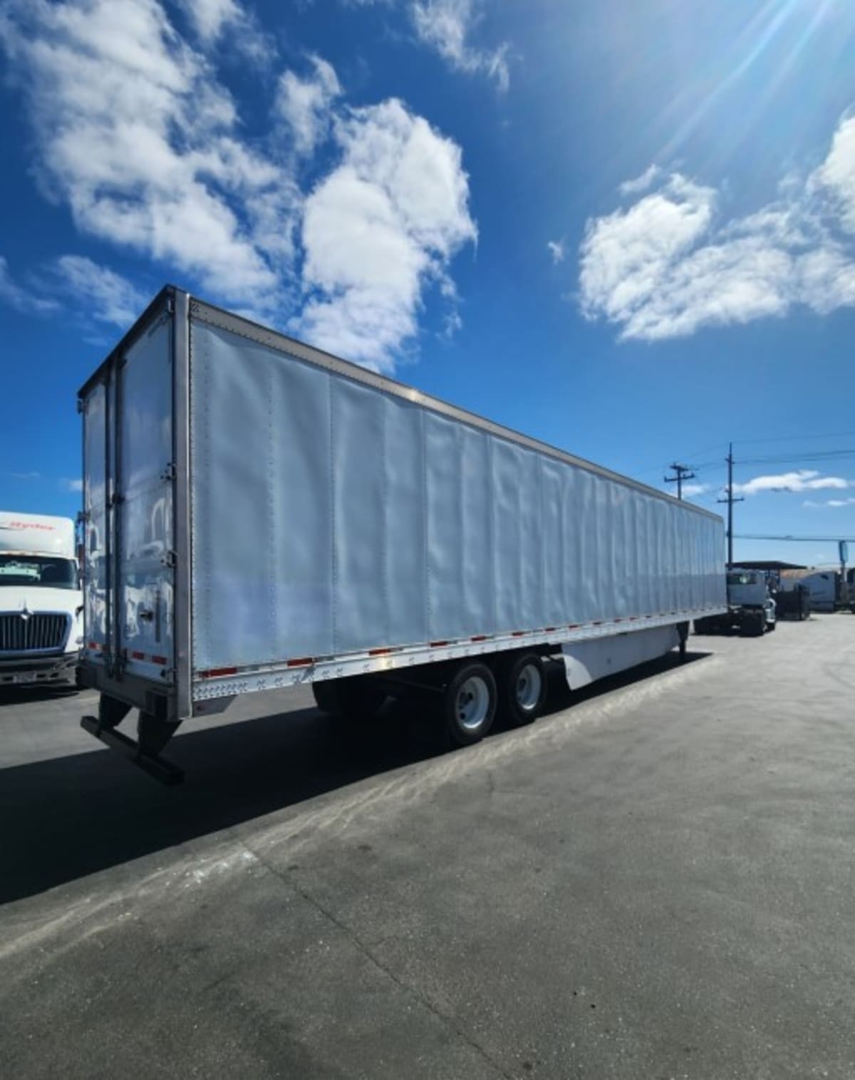 2016 Utility Trailers VS2RA 53/162/102 643748