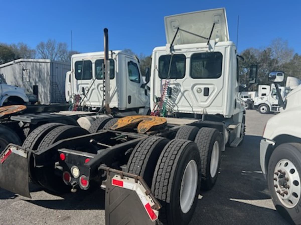 2016 Freightliner/Mercedes CASCADIA 125 644083