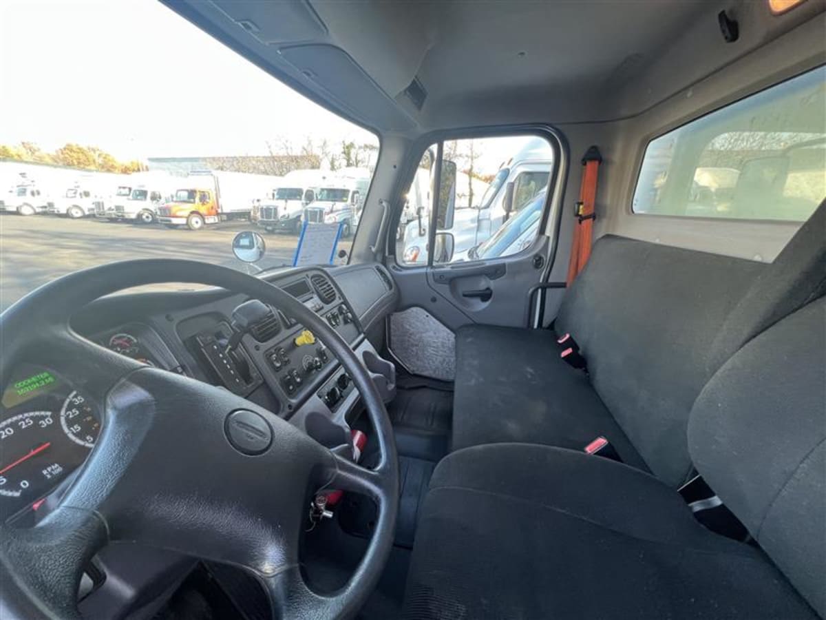 2016 Freightliner/Mercedes M2 106 644898