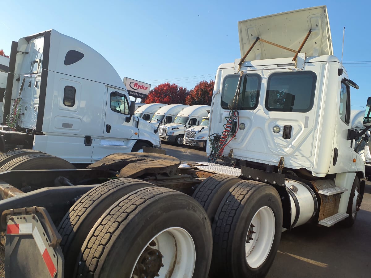 2016 Freightliner/Mercedes CASCADIA 125 645011