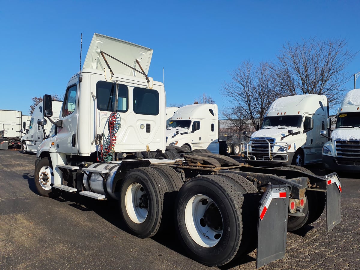 2016 Freightliner/Mercedes CASCADIA 125 645012