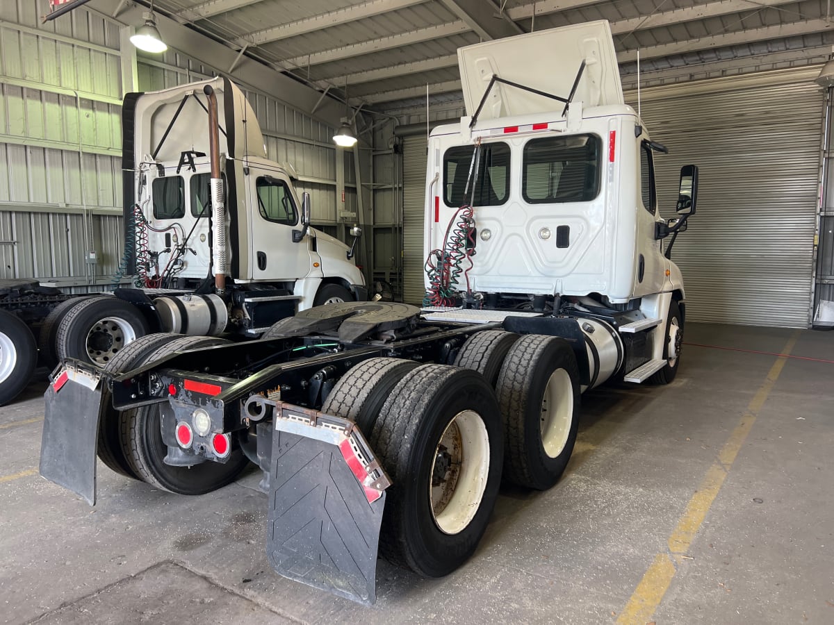 2016 Freightliner/Mercedes CASCADIA 125 645021