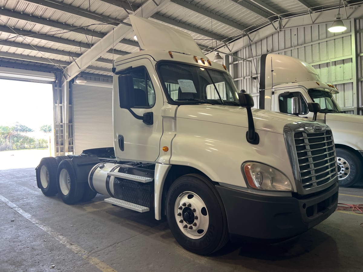 2016 Freightliner/Mercedes CASCADIA 125 645021