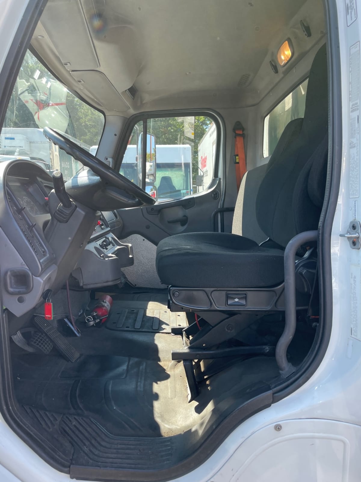 2016 Freightliner/Mercedes M2 106 645471