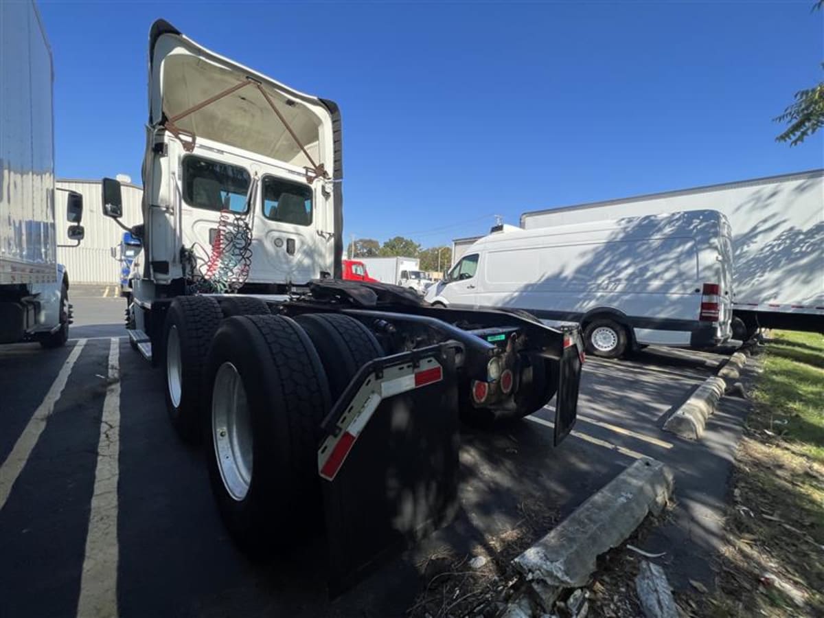 2016 Freightliner/Mercedes CASCADIA 125 645710