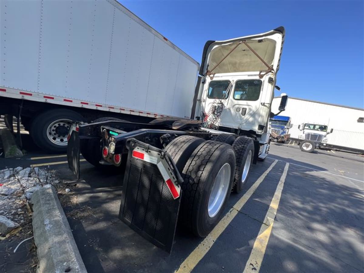 2016 Freightliner/Mercedes CASCADIA 125 645710