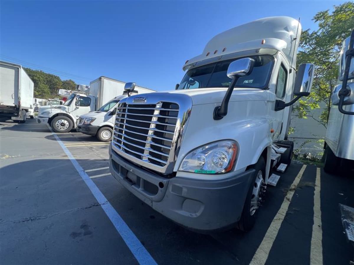 2016 Freightliner/Mercedes CASCADIA 125 645710