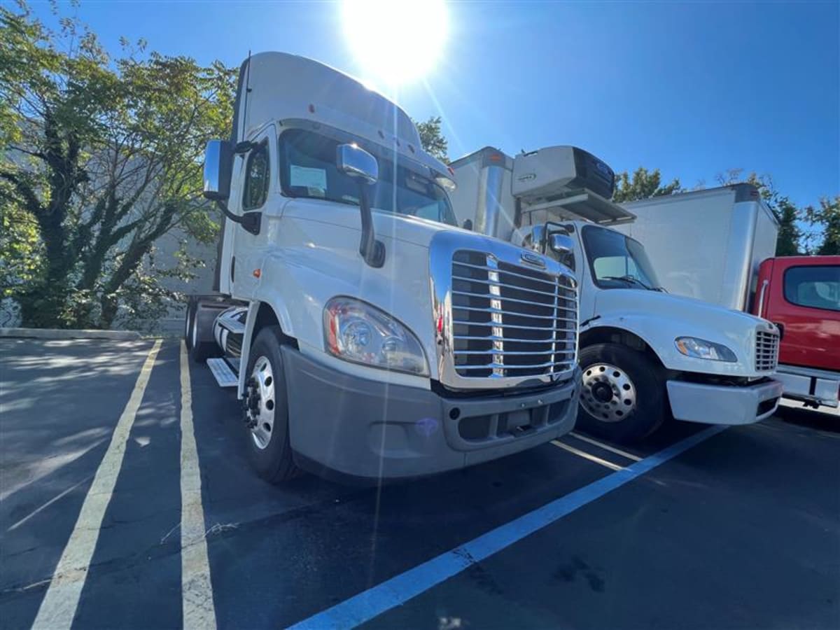 2016 Freightliner/Mercedes CASCADIA 125 645710