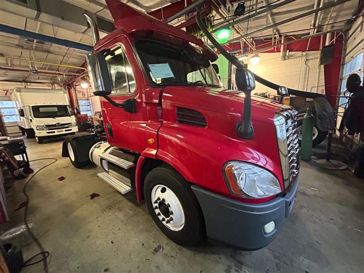 2016 Freightliner/Mercedes CASCADIA 113 645911