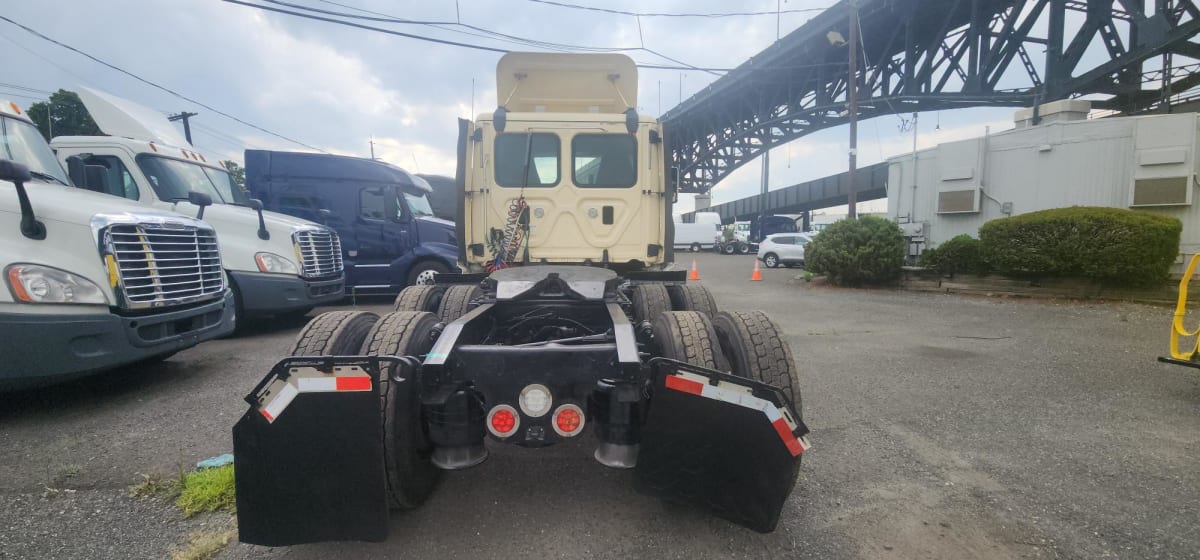 2016 Freightliner/Mercedes CASCADIA 125 645924