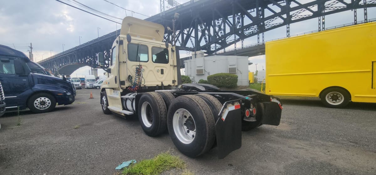 2016 Freightliner/Mercedes CASCADIA 125 645924