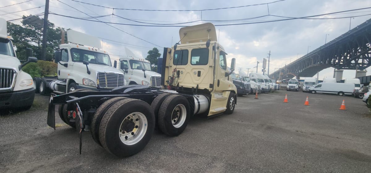 2016 Freightliner/Mercedes CASCADIA 125 645924