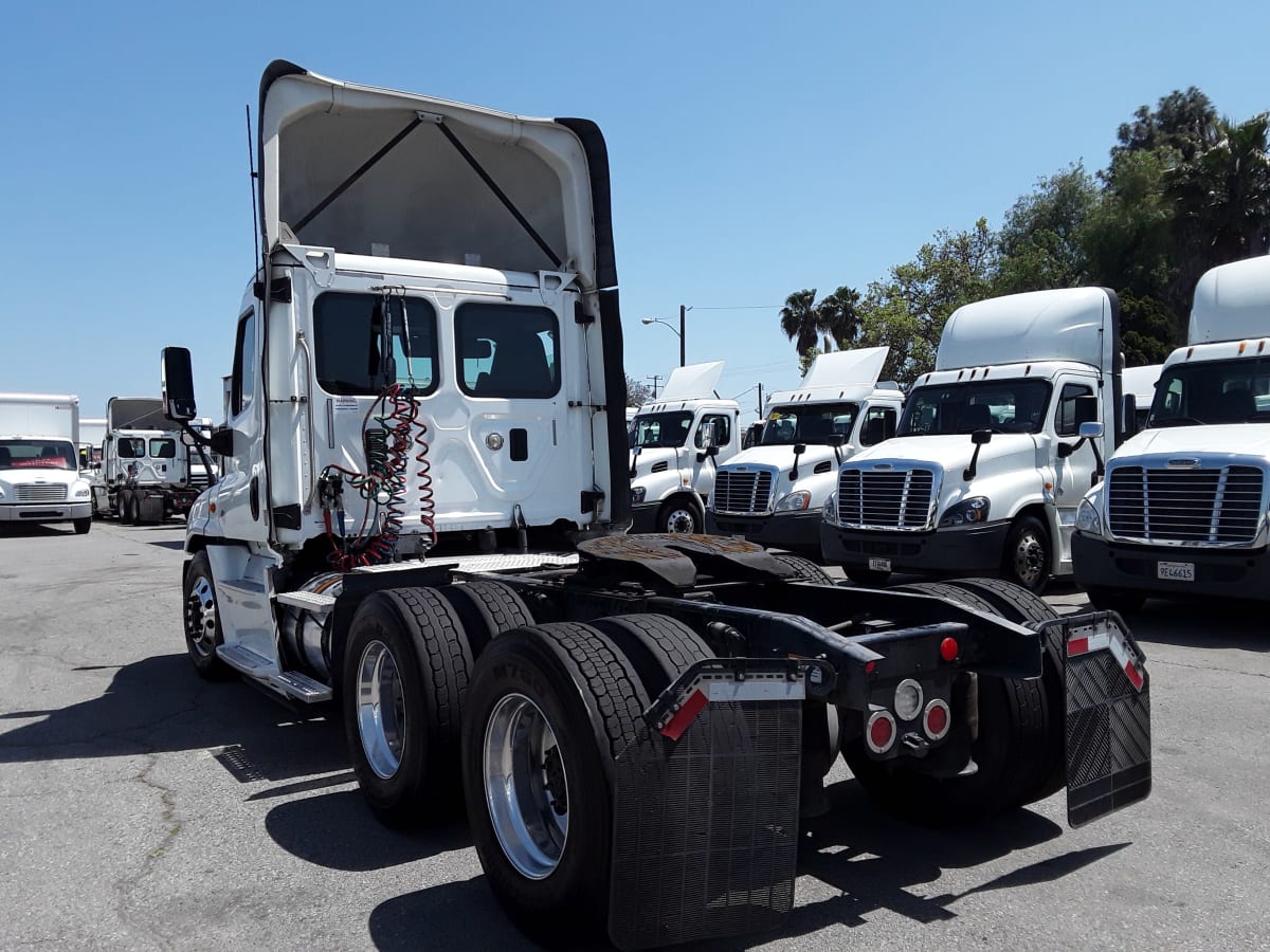 2016 Freightliner/Mercedes CASCADIA 125 646073