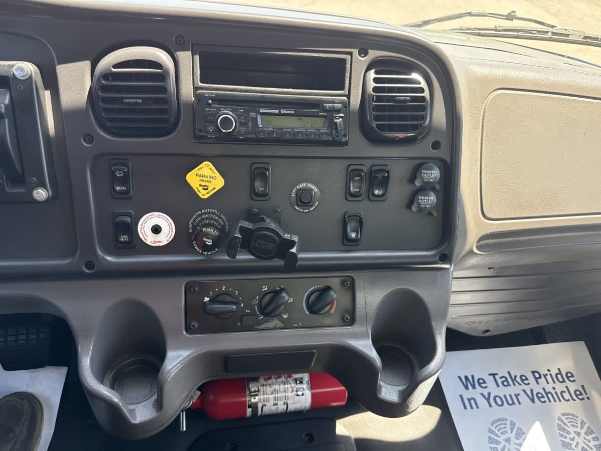 2016 Freightliner/Mercedes M2 106 646881