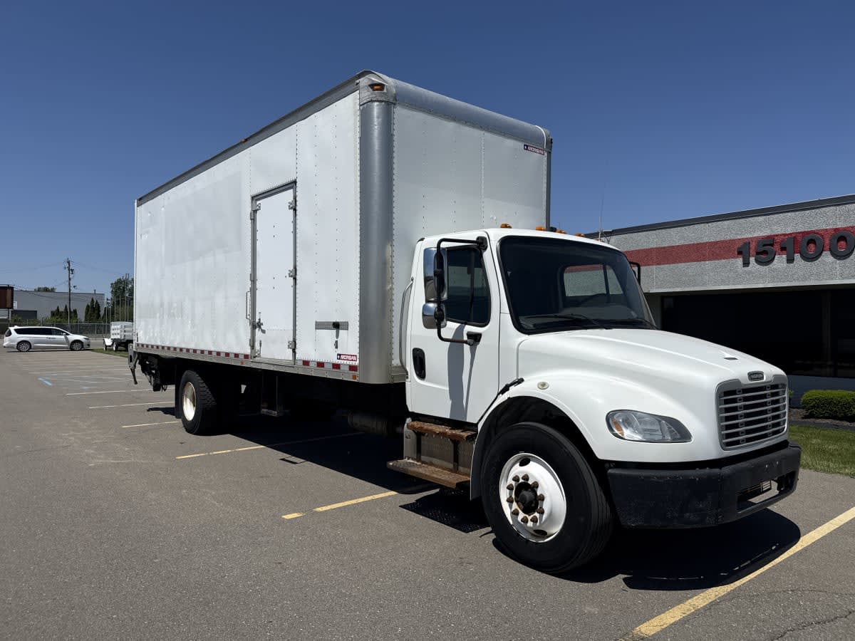 2016 Freightliner M2 106 in Taylor, MI — photo 3