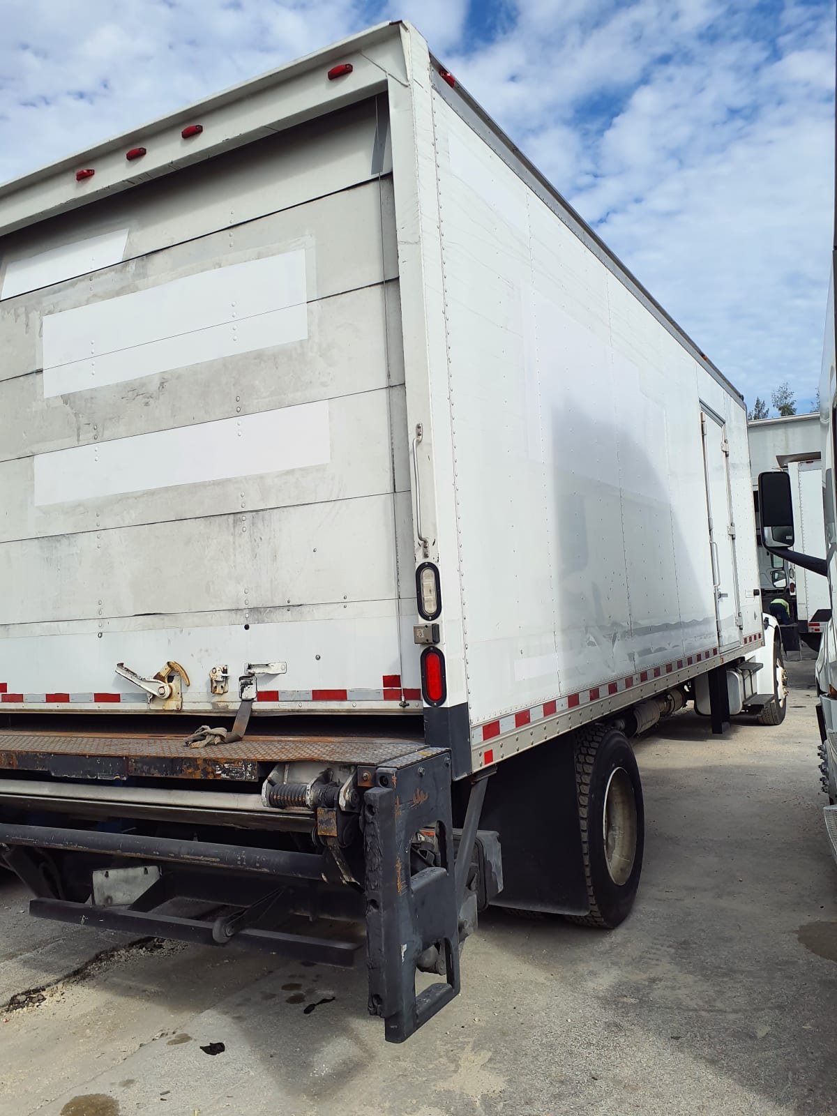 2016 Freightliner/Mercedes M2 106 647174