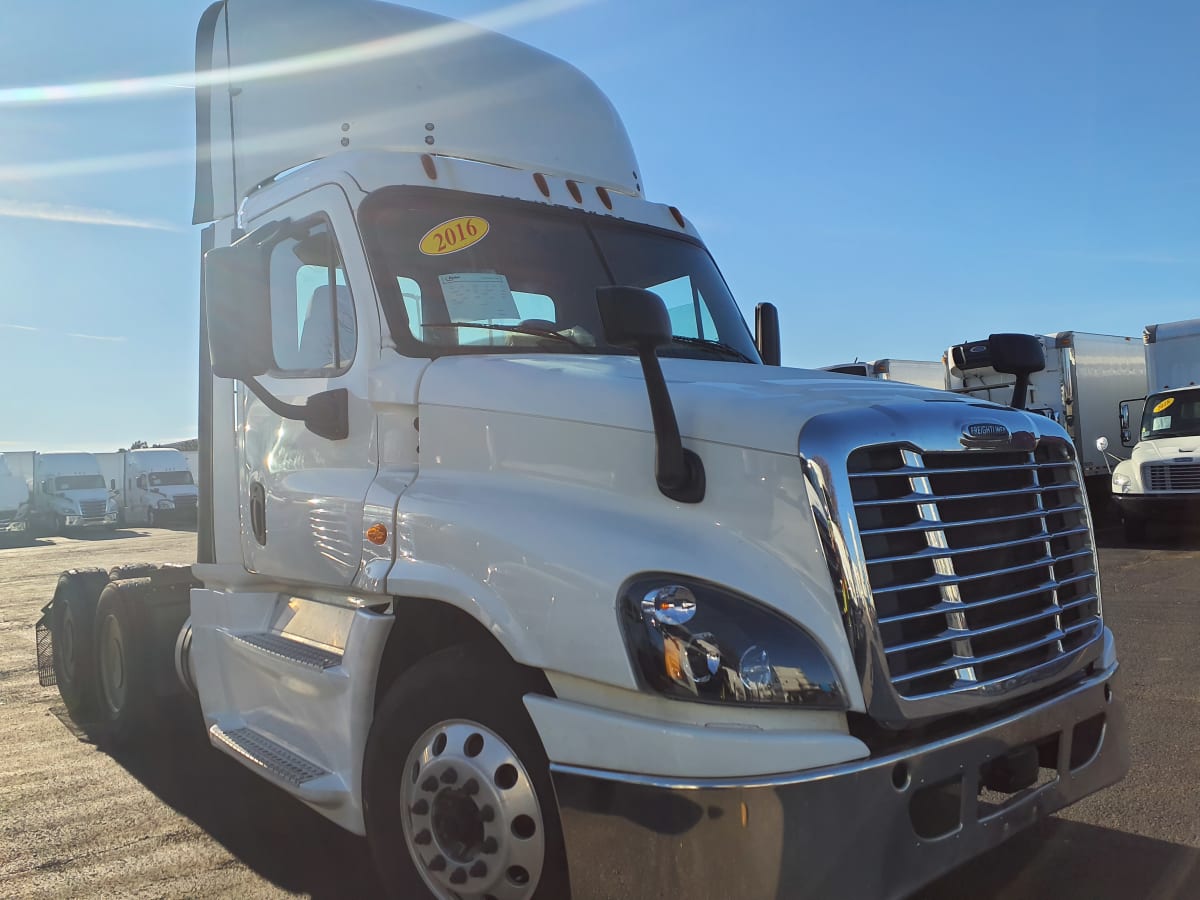 2016 Freightliner/Mercedes CASCADIA 125 647210