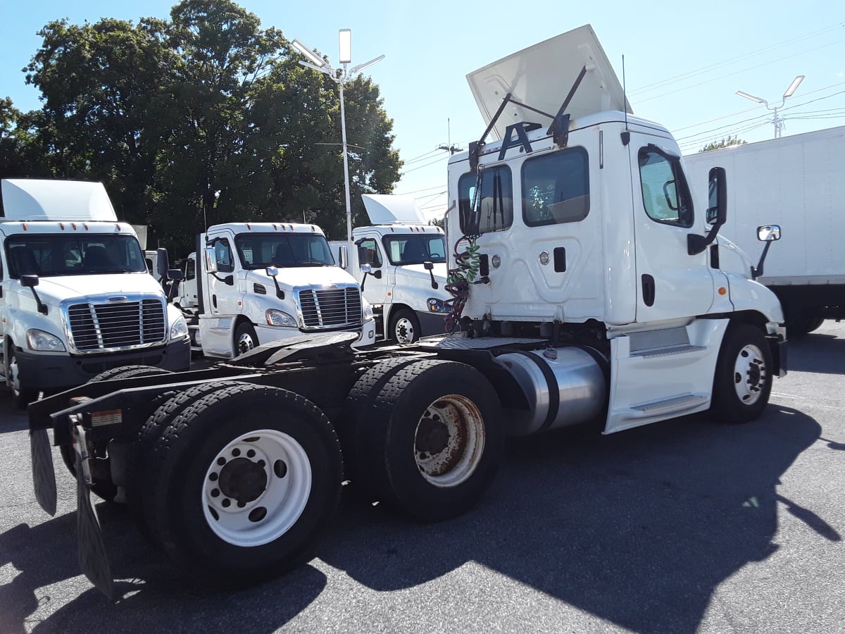 2016 Freightliner/Mercedes CASCADIA 125 647219